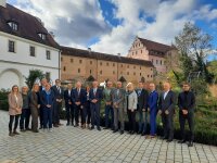 Gruppenbild bei der Dienstbesprechung von Landratsamt Amberg-Sulzbach und der Regierung der Oberpfalz