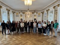 Regierungspräsident Walter Jonas und Regierungsvizepräsidentin Christiane Zürn heißen die neuen Kolleginnen und Kollegen offiziell willkommen