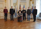 v.l.n.r.: Birgit Friedlein, Regierung der Oberpfalz, Regierungspräsident Axel Bartelt, Elisabeth Schanzer, Markus Schanzer, Hermann Schanzer, Ordensanreger Andreas Roider, Paul Roßberger, 1. Bürgermeister Markt Lam 