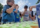 Kinder trinken Milch