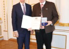 Regierungspräsident Walter Jonas (links) mit Erich Tahedl, Mitglied des Stadtrats Regensburg