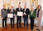Regierungspräsident Walter Jonas (3.v.l.) mit den Geehrten aus dem Landkreis Cham