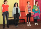 Die Leiterinnen der Workshops in Wörth a.d.D.: Ingrid Ebner (Personelles Theater mit Masken), Birgit Heigl-Venus (Bewegungs- und Tanztheater), Tania Schnagl (Puppentheater) und Maria Buchberger (Improvisationstheater) (von links)